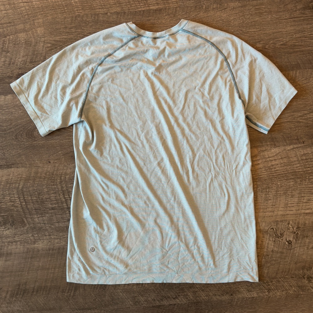 Lululemon Metal Vent 2.0 Large Striped Blue White
